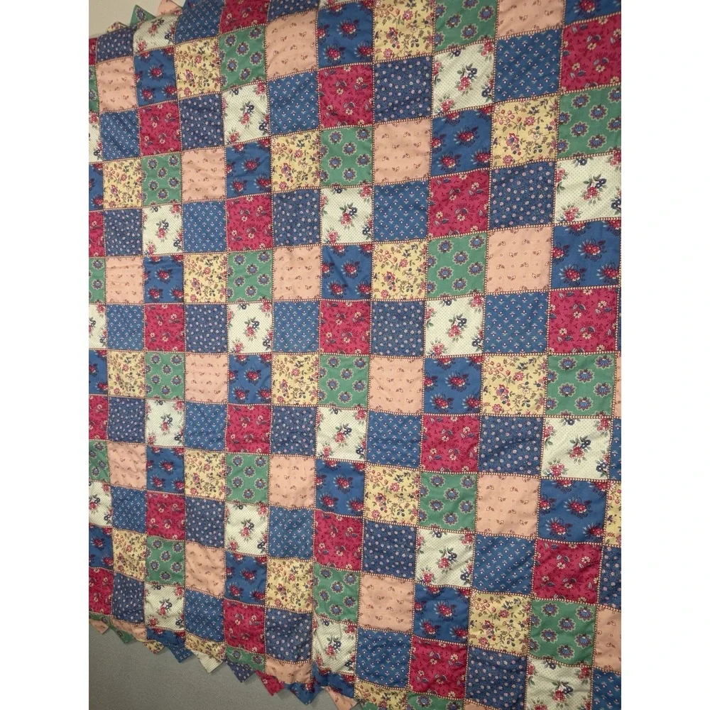 Handmade Patchwork Wall Lap Quilt Scalloped Prairie-Point Edge Cottage Granny
